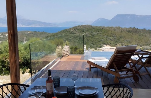Katomerion Villa | Villa 'Meganisi' with Sea View, Wi-Fi and Air Conditioning