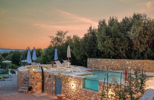 Kras House | Villa Melary with Pool and Jacuzzi