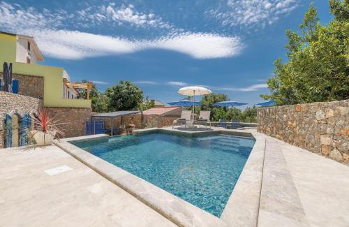 Kras House | Villa Melary with Pool and Jacuzzi