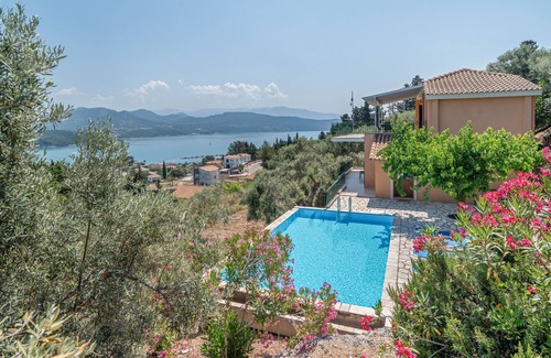 Lygia Villa | Villa 'Melikokia' with Sea View, Wi-Fi and Air Conditioning
