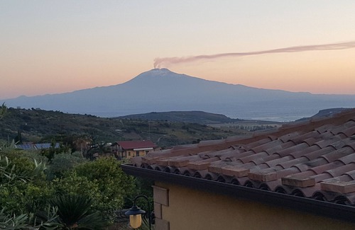 Scordia Villa | "VILLA MELINA 1934" with outdoor swimming pool and veranda facing "Etna" volcano