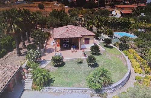 Scordia Villa | "VILLA MELINA 1934" with outdoor swimming pool and veranda facing "Etna" volcano