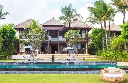 Munggu Villa | Villa Melissa | 5BR Tropical Luxury Villa w/Pool near Pererenan