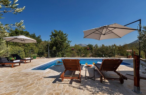 Tucepi House | Villa Melita with heated pool in Biokovo Nature Park near Makarska
