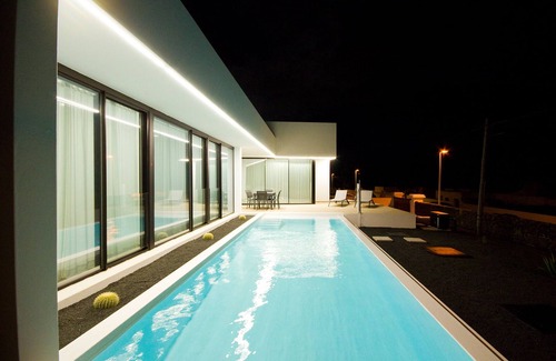 Guime Villa | Villa Mendoza - By AZ Rentals