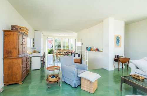 Urbanizacion Mont Ferrutx House | 'Villa Mercedes' with Sea View, Terrace & Wi-Fi