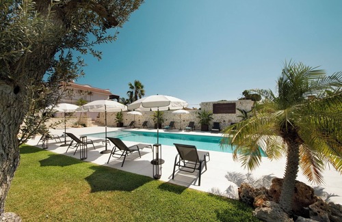 Fontane Bianche Villa | Villa Merilusi Apartments