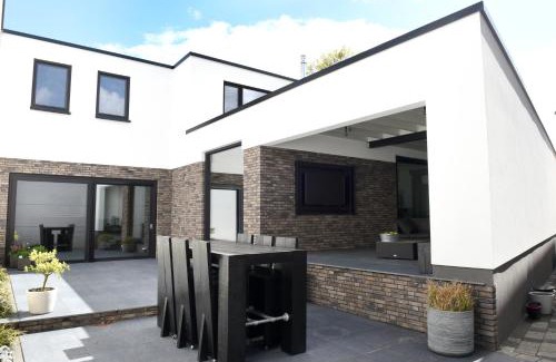 Alphen Villa | Villa met 13 slaap plaatsen