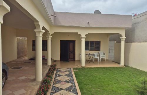 Agbodrafo House | Villa meublée avec parking privé et jardin Lomé Djagblé