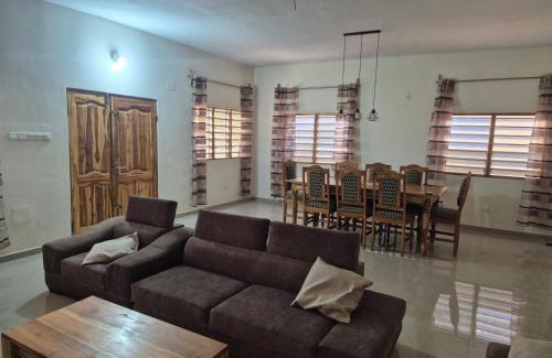 Agbodrafo House | Villa meublée avec parking privé et jardin Lomé Djagblé