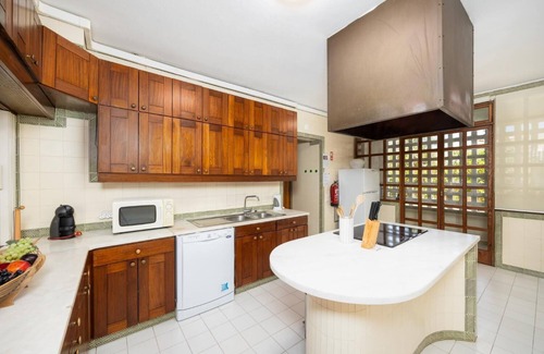 Quarteira Villa | Villa Mexico - Four Bedroom Villa, Sleeps 9
