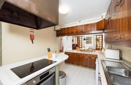 Quarteira Villa | Villa Mexico - Four Bedroom Villa, Sleeps 9