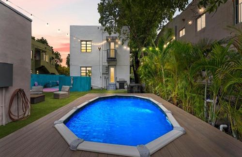 Coral Way Villa | Villa Mi Amor Calle Ocho Pool Pickle Ball