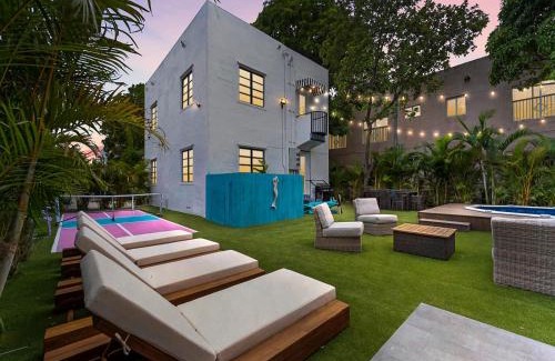 Coral Way Villa | Villa Mi Amor Calle Ocho Pool Pickle Ball