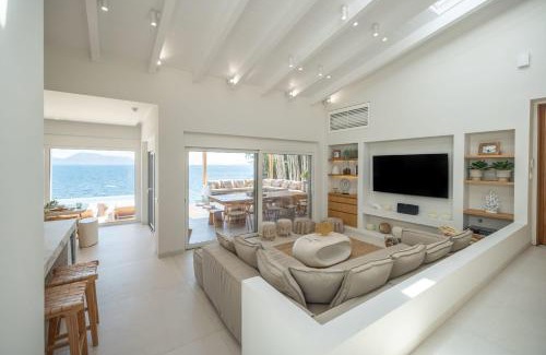 Aktio-Vonitsa Villa | Villa Mia Terra Stunning Beachfront Villa