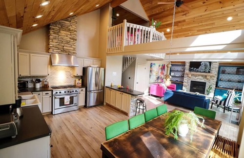Lake Ariel Ski Chalet | Villa MiaNova: A Modern Hideout in the Woods.