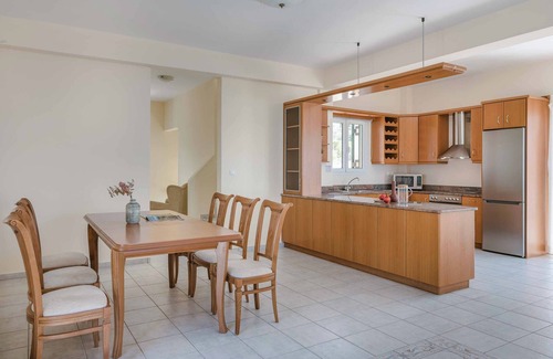 Vlachata Villa | Villa Mihas - Six Bedroom Villa, Sleeps 12