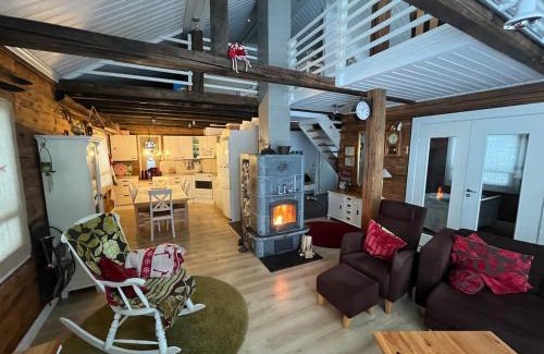 Syote Villa | Villa Miilu Iso-Syöte hirsimökki järven rannalla