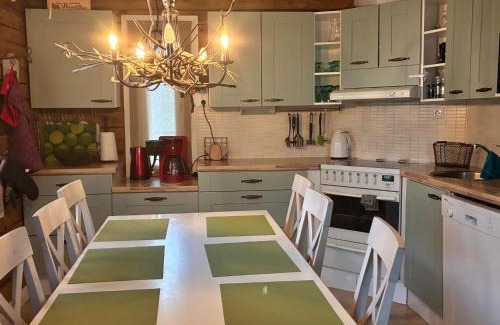 Syote Villa | Villa Miilu Iso-Syöte hirsimökki järven rannalla