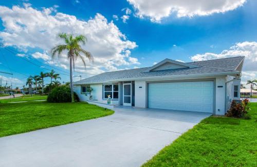 Yacht Club Villa | VILLA MIKADO - 3 BEDS - 3 BATHS - 6 GUESTS - GULF ACCESS & POOL/SPA - BOAT