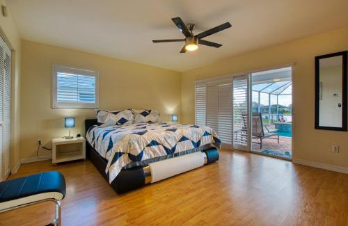 Yacht Club Villa | VILLA MIKADO - 3 BEDS - 3 BATHS - 6 GUESTS - GULF ACCESS & POOL/SPA - BOAT