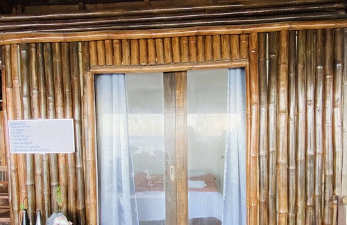Mabini House | Villa Milagros Dive Inn Anilao Main House - BEACHFRONT