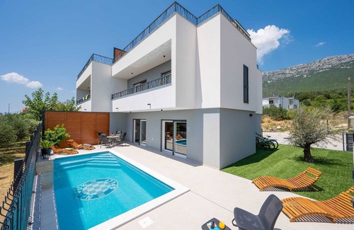 Kastel Sucurac Villa | Villa Mima II:Holiday oasis with hydromassage pool