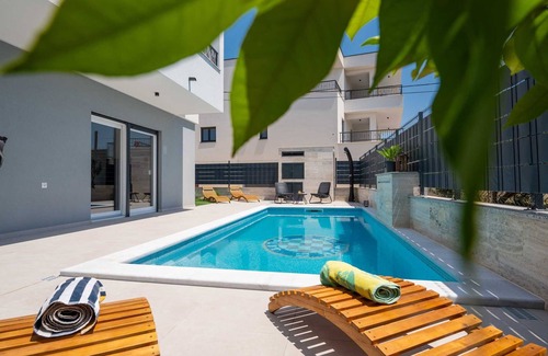 Kastel Sucurac Villa | Villa Mima II:Holiday oasis with hydromassage pool