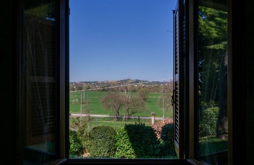Ponte Rio Apartment | Villa Mimosa nestled in the Marche countryside just 5km from the sea!