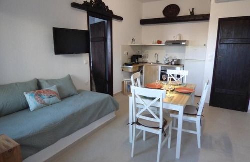 Poros Apartment | Villa Mimosa Poros Beachfront Apartment
