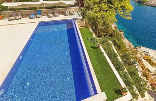 Kobas Apartment | Villa Mirosa-Standard Double Room (4)