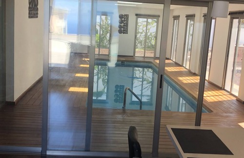 Sauzal Villa | Villa Moderna con Piscina Interior