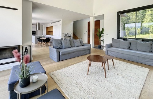 Irun Villa | Villa Moderna en el Golf de San Sebastian con Vistas a las Montañas