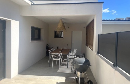 Montarnaud House | Villa Moderne de 217m2 Entièrement Climatisée, 10 Couchages, Piscine