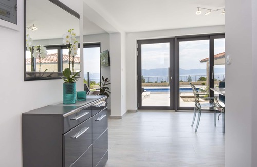 Bartici Villa | Villa Monika