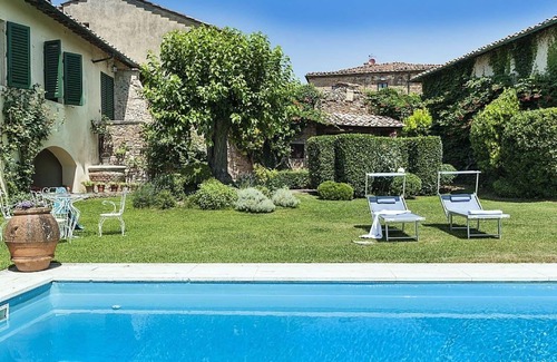 Montalcinello Villa | Villa Montalcinello in Siena, private pool