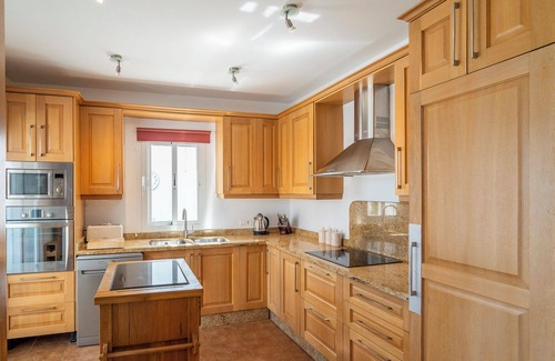 Vinuela Villa | Villa Monterosa with Lake and Mountain View, Pool, Garden & Wi-Fi