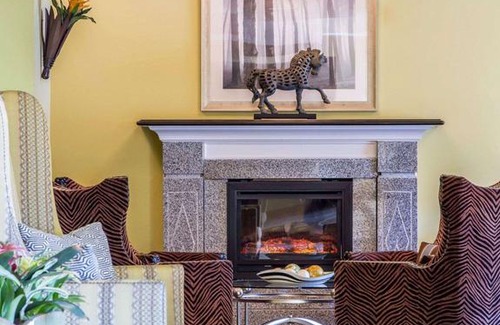 San Bruno Hotel | Villa Montes Hotel an Ascend Hotel Collection Member