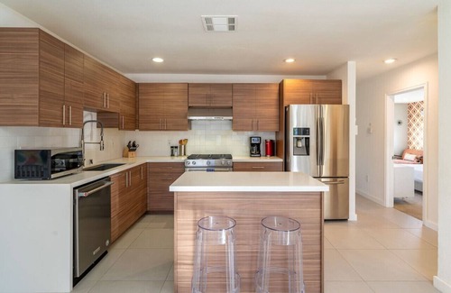 Vista Norte Cabin | Villa Mosaic | Vibrant Palm Springs Retreat