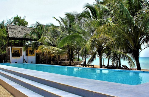 Fukuchani Villa | Villa Moza Oceanview 4 Bedrooms- Sleeps up to 10 Adults