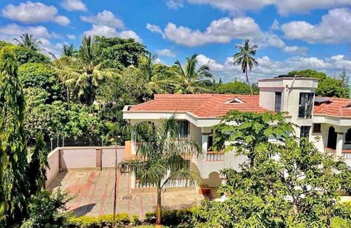 Mombasa Villa | Villa Mudzini - with a private pool.nn