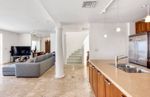 Plum Bay Villa | VILLA MUMBAI ST MARTIN - Luxury 3 Bedroom Beach Front Villa Located in Cupecoy