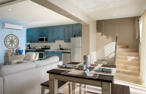 Beacon Hill House | Villa Myles: Beachfront