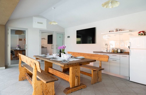 Kapelica House | Villa Natalli– 50 m2 Pool, Jacuzzi and large garden