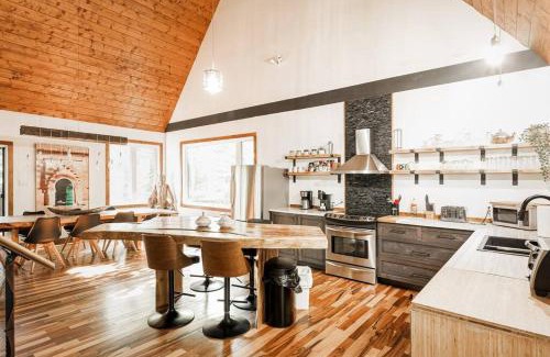Saint Come Ski Chalet | Villa Nature Luxe Chalet Lake Access Private Spa