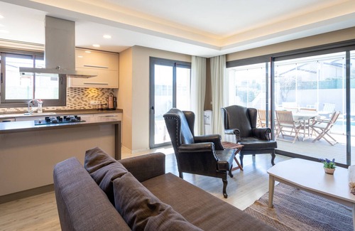 Dalyan Mahallesi House | Villa Near Alibostan Beach in Cesme - AWZ 106