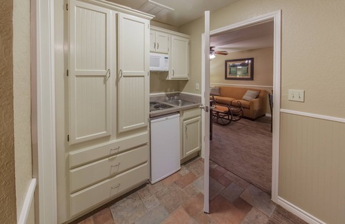 Flint Condo | Villa Near Lake Palestine