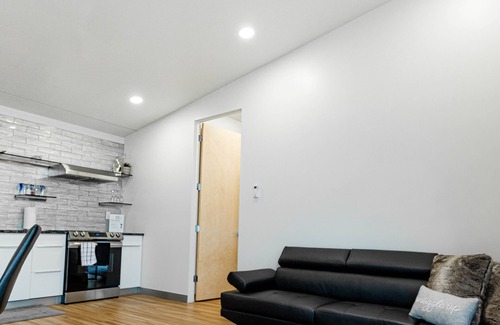 Umber View Heights Villa | Villa near Stockton Lake with Hot Tub, Milk Way at Starburst
