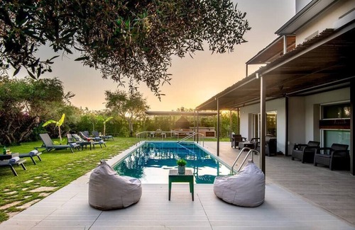 Kapeli Villa | Villa Nefeli – Enervillas | Pool & Accessibility
