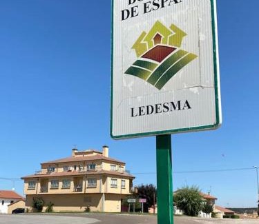 Ledesma Apartment | -. Villa Nena .-